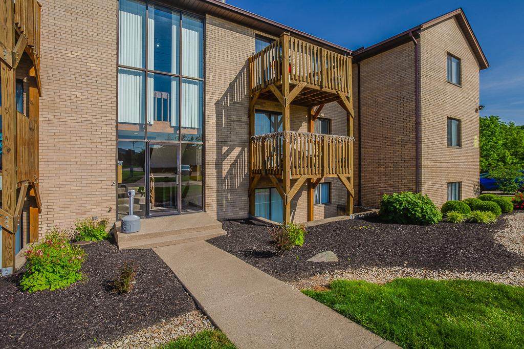 5252 Muhlhauser Road - Photo 1