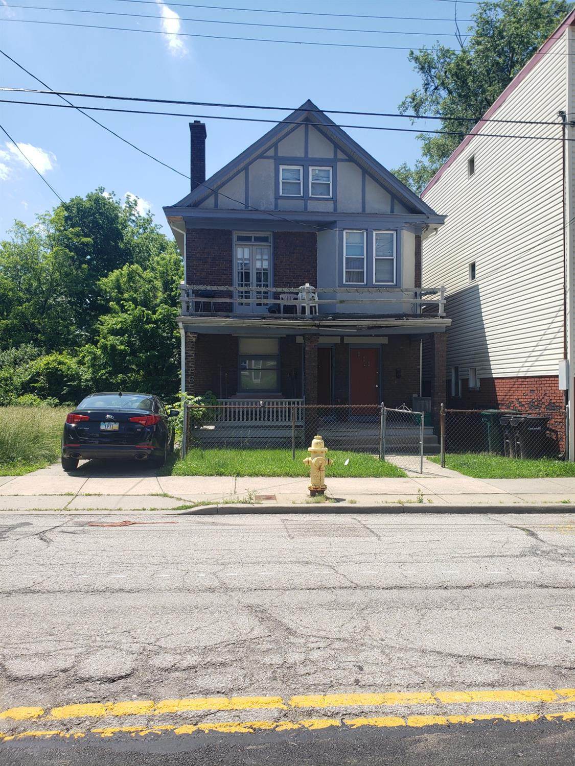 955 Windsor St - Photo 1