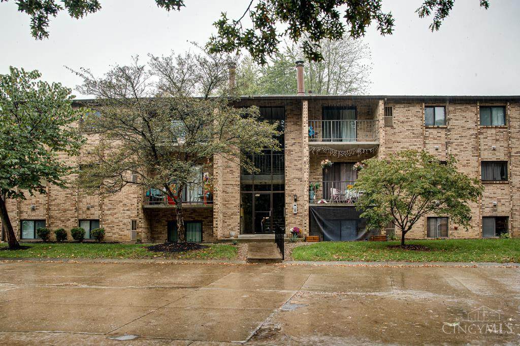 537 Davis Road - Photo 1