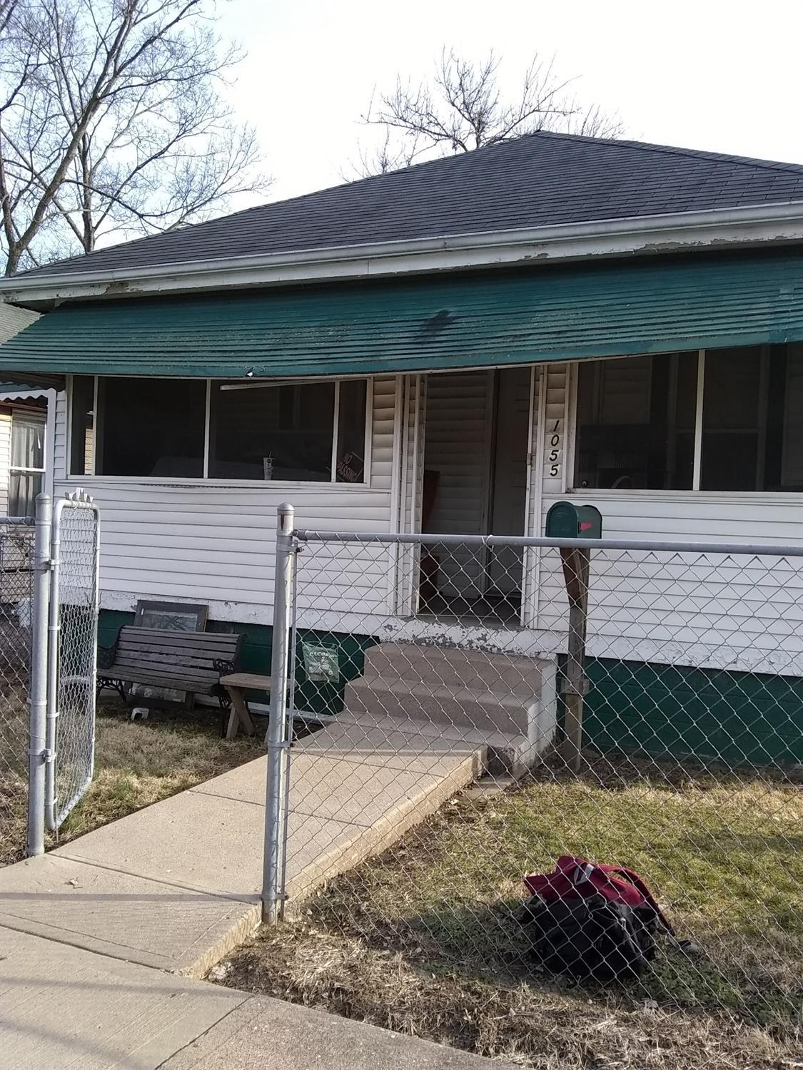 1055 Steffen Avenue - Photo 1