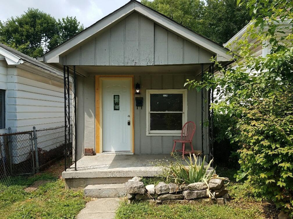 906 Catalpa Drive - Photo 1