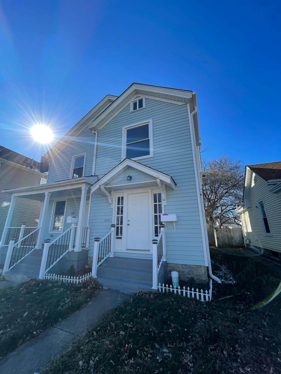 723 Ross Ave - Photo 1