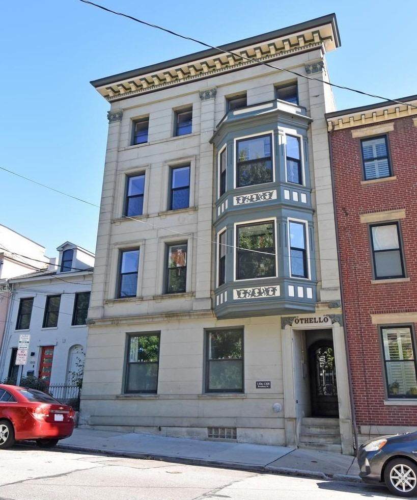 1308 Broadway St - Photo 1