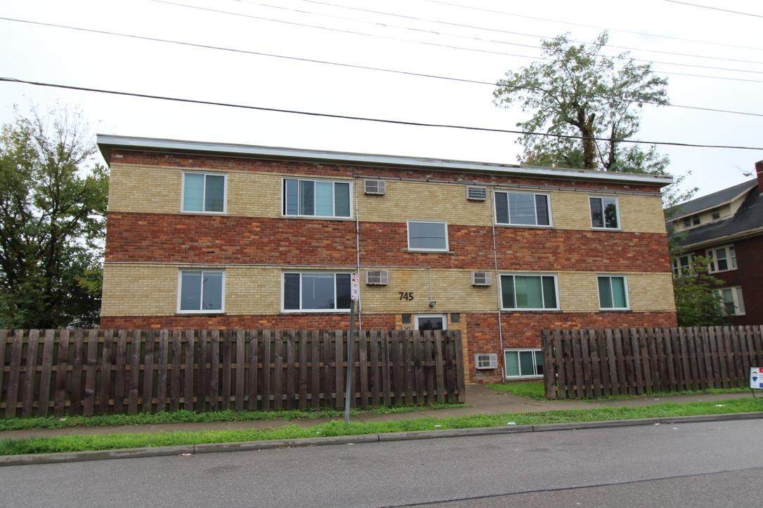 745 Oak Street - Photo 1