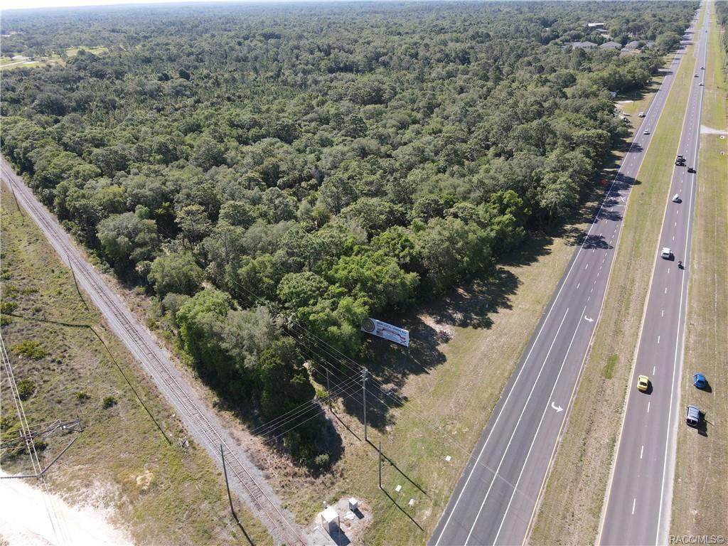 6221 Suncoast Boulevard - Photo 1