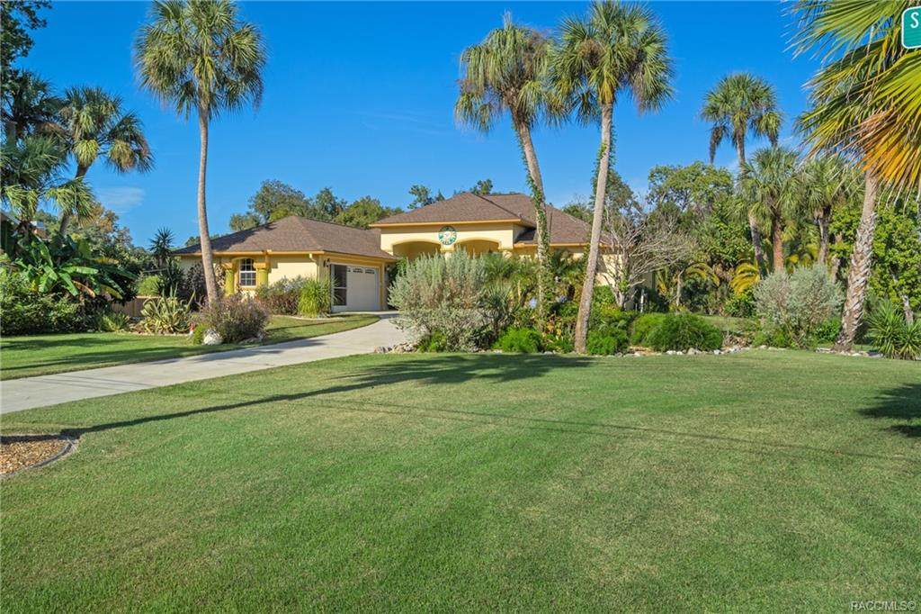 4890 Lynnwood Drive - Photo 1