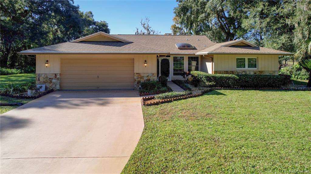5112 Pointe Drive - Photo 1