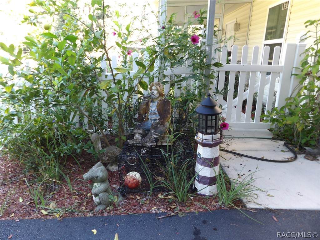 121 Thrush Point - Photo 1