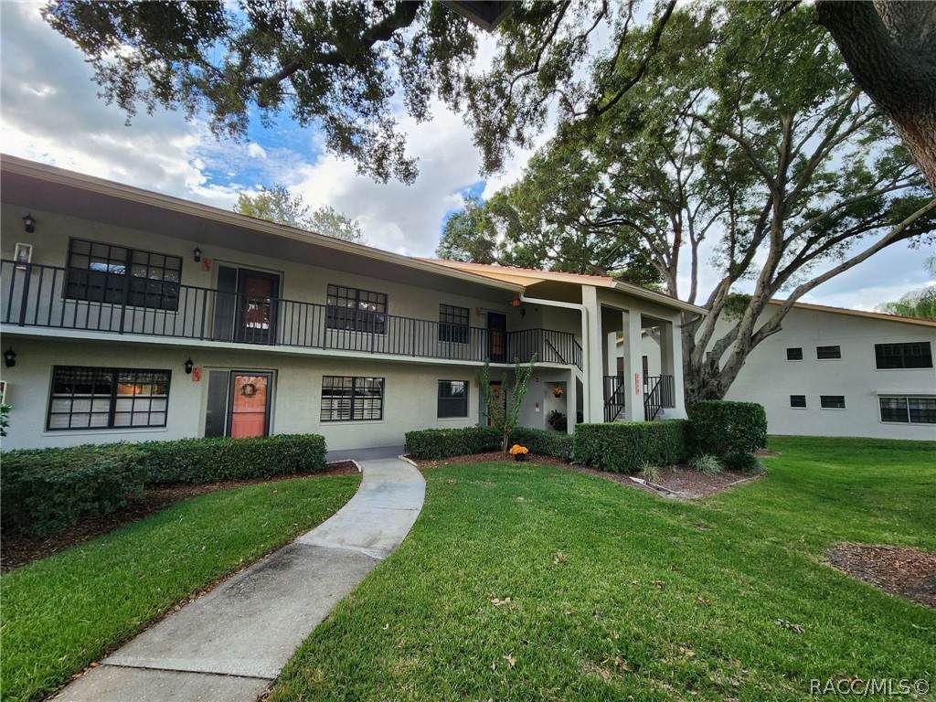 2040 Lakeview Drive - Photo 1