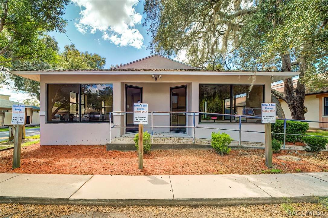 2242 44 Highway - Photo 1