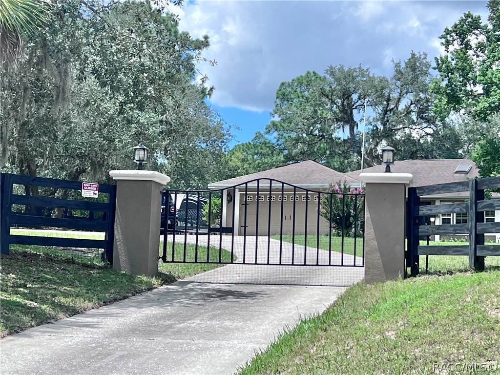 5951 Pine Ridge Boulevard - Photo 1