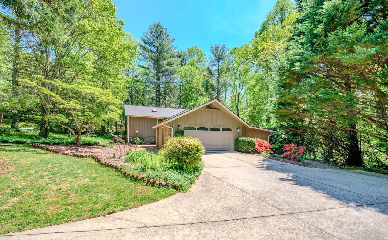 138 Woodhaven Drive - Photo 1