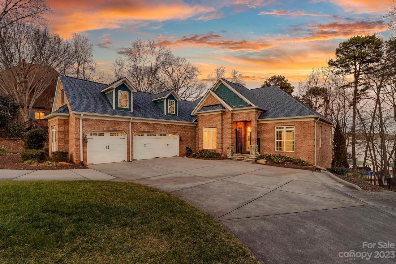 8065 Bay Pointe Drive - Photo 1