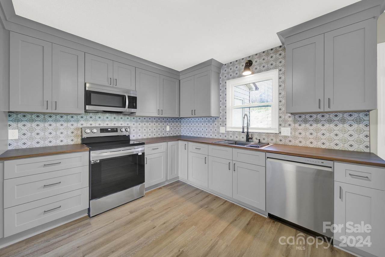 440 Stoneycreek Lane - Photo 1