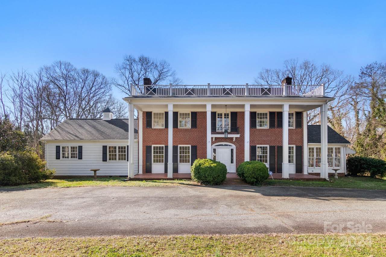 615 Peach Street - Photo 1