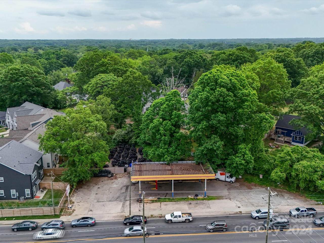 2522 The Plaza - Photo 1