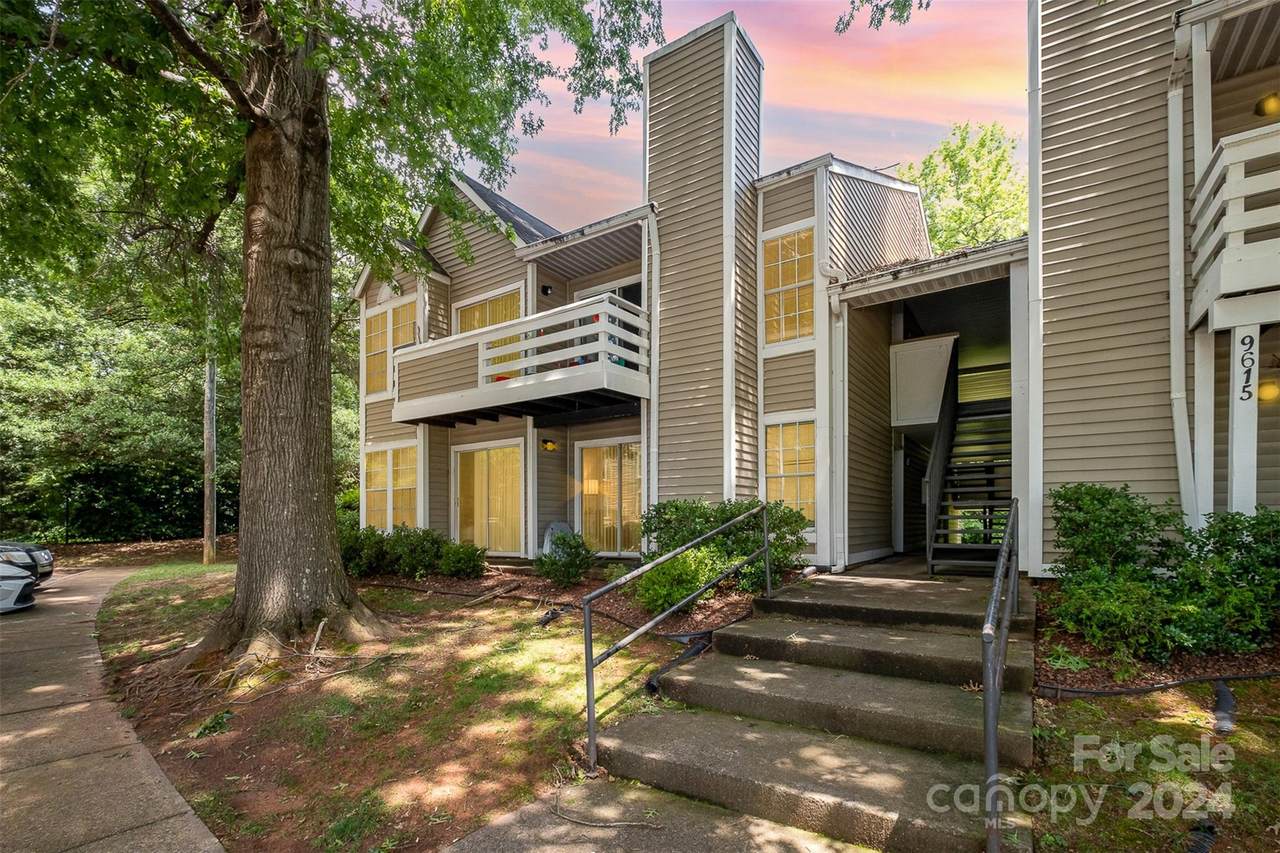 9615 Vinca Circle - Photo 1