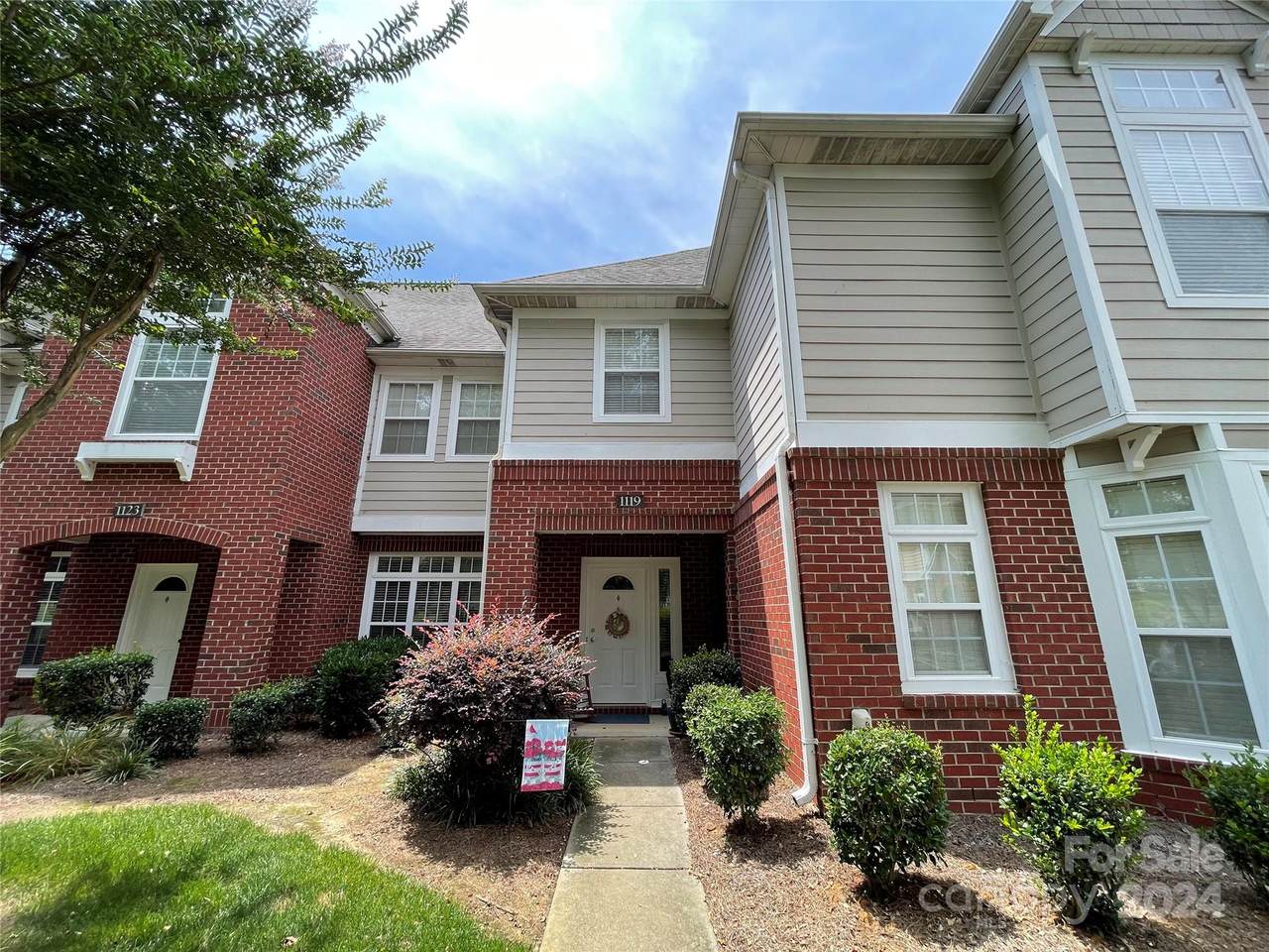 1119 Central Park Circle - Photo 1