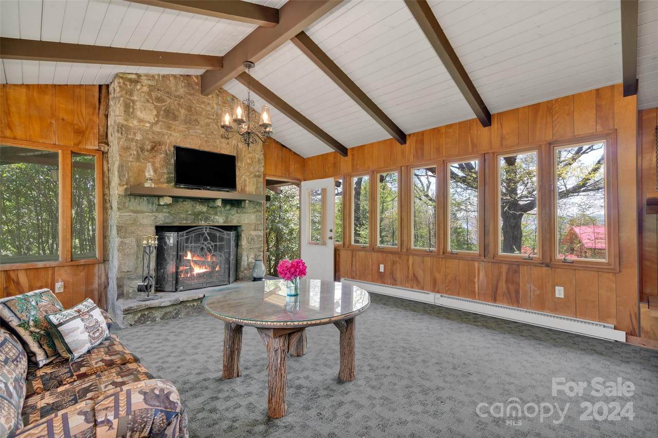 125 Octagon Place - Photo 1