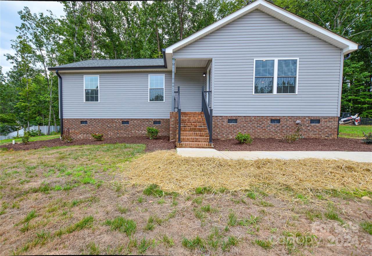 218 Aspen Drive - Photo 1