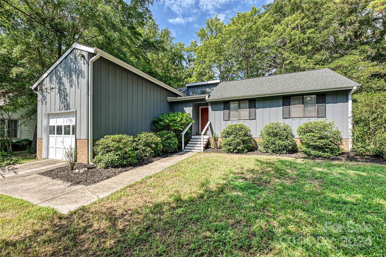 8225 Park Vista Circle - Photo 1