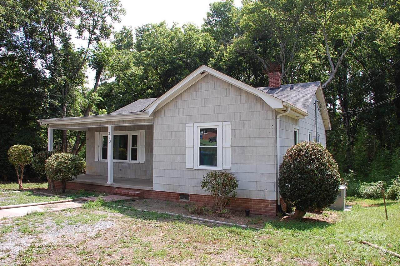 203 West Drive - Photo 1