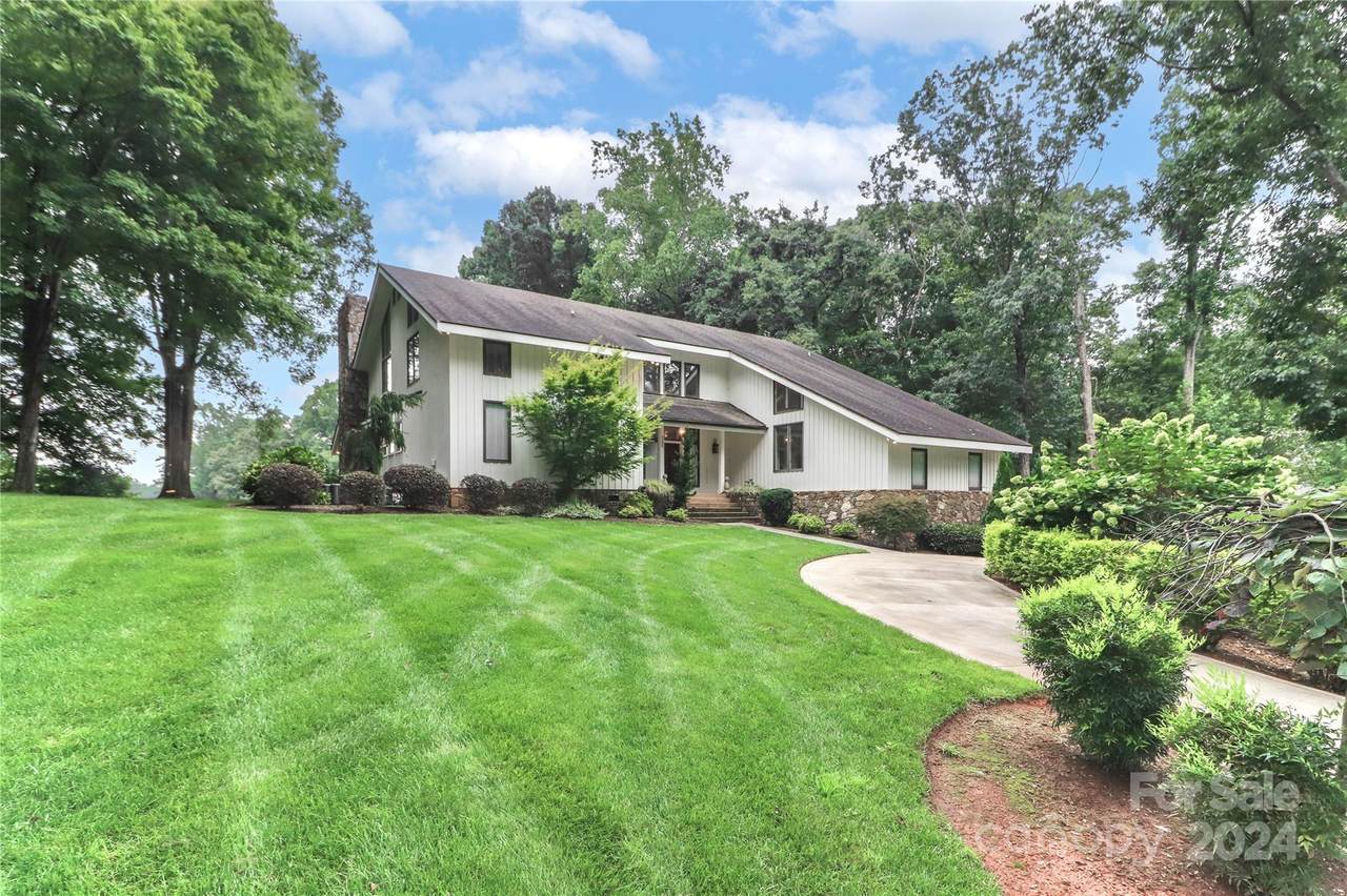 3208 Sedgefield Road - Photo 1