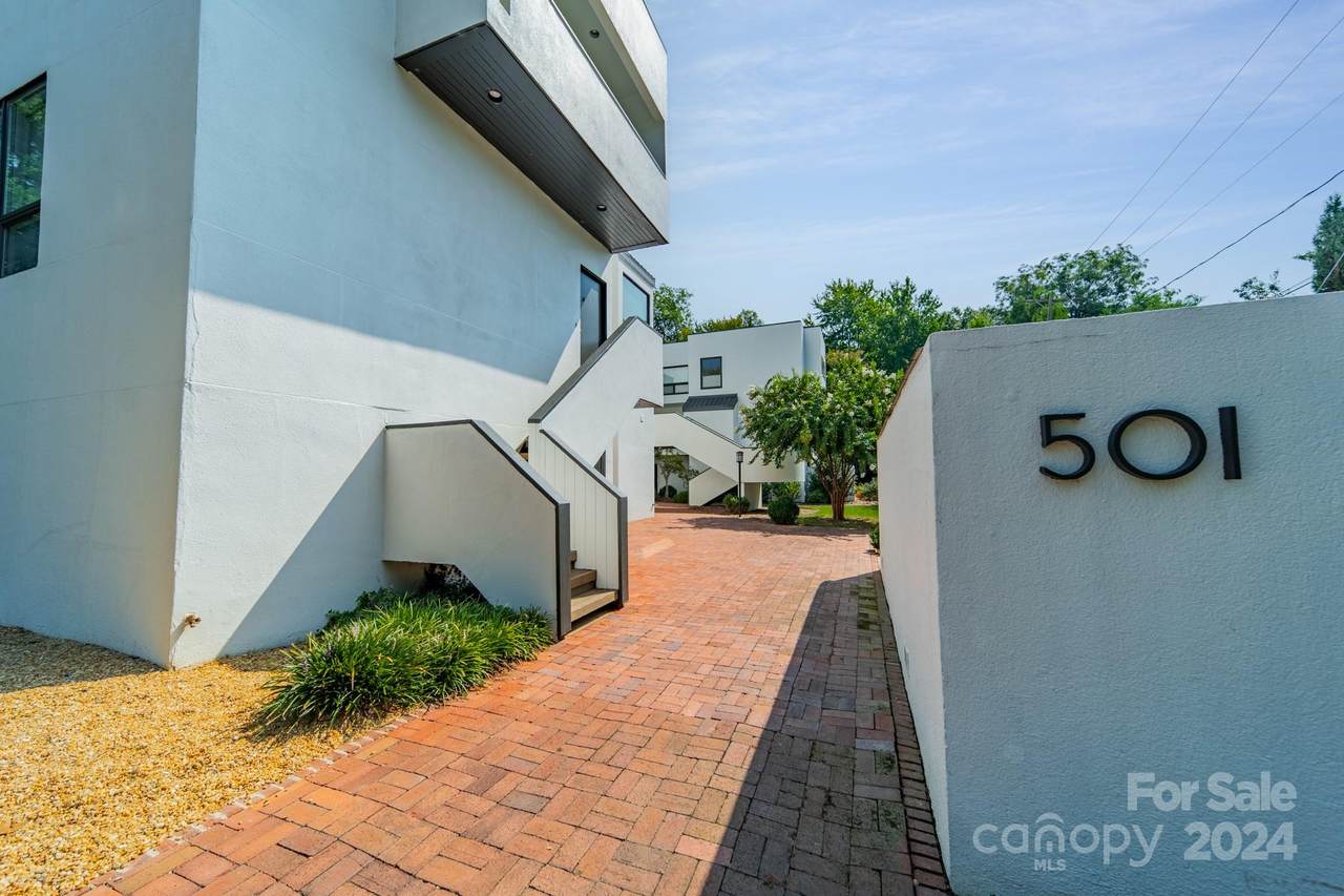 501 Fenton Place - Photo 1