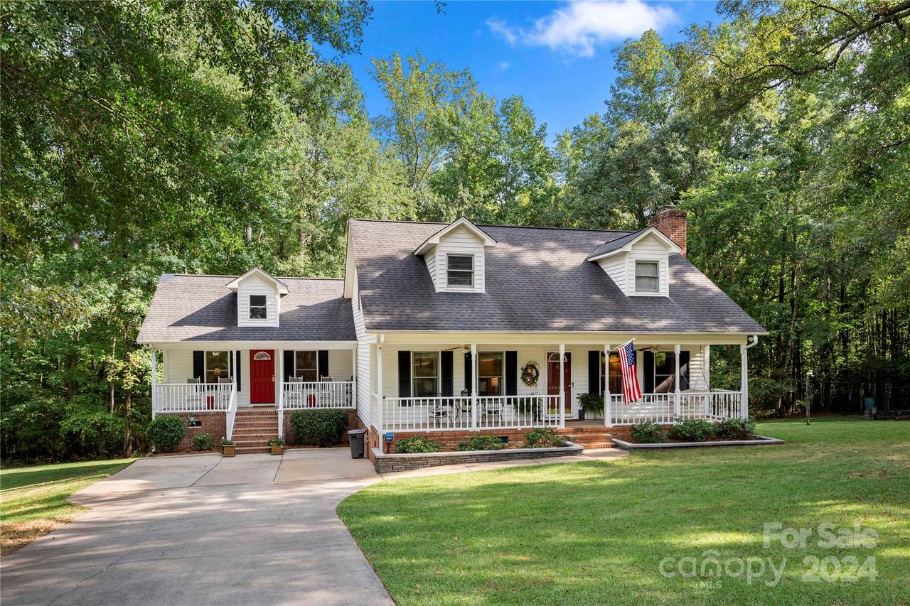 1447 London Drive - Photo 1