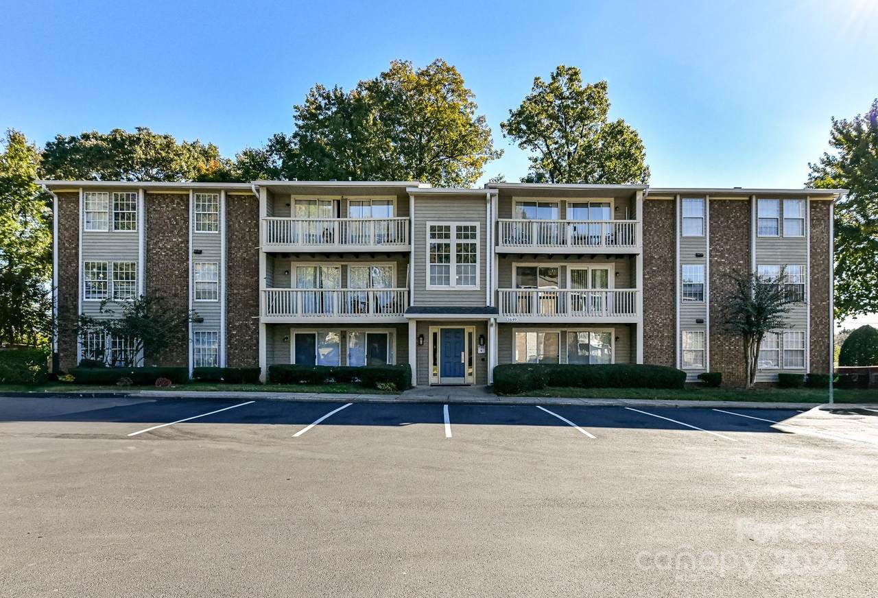1649 Arlyn Circle - Photo 1