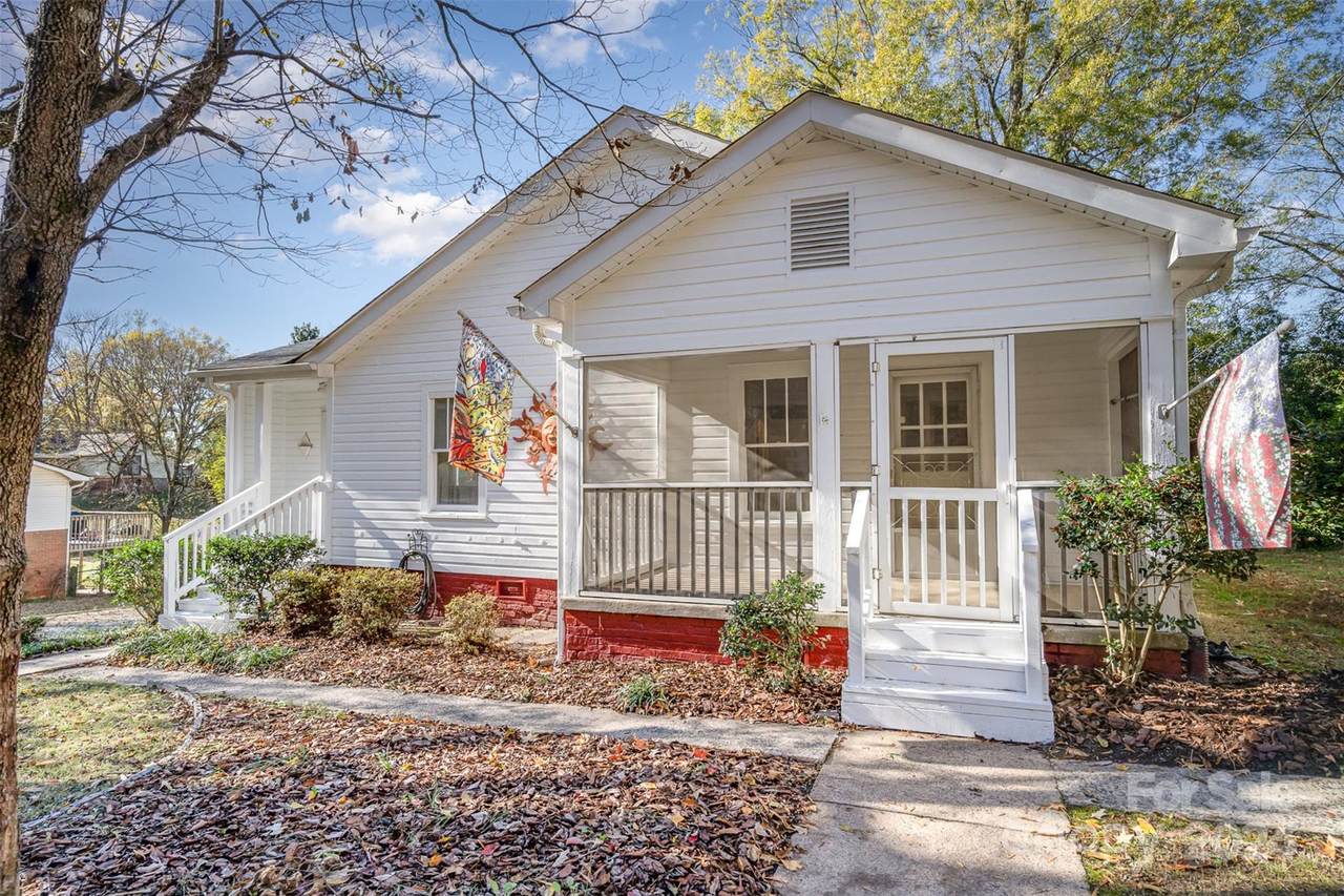 579 Gibson Street - Photo 1