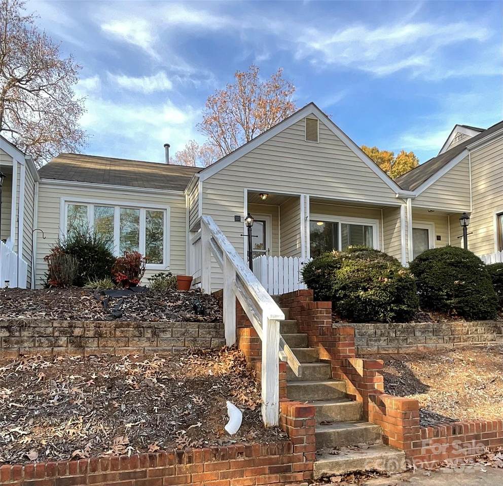 213 Eastwood Drive - Photo 1