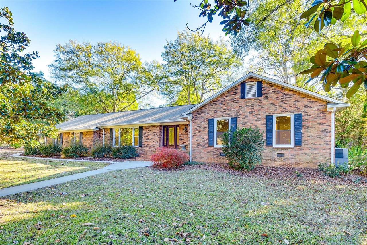2129 James Court - Photo 1