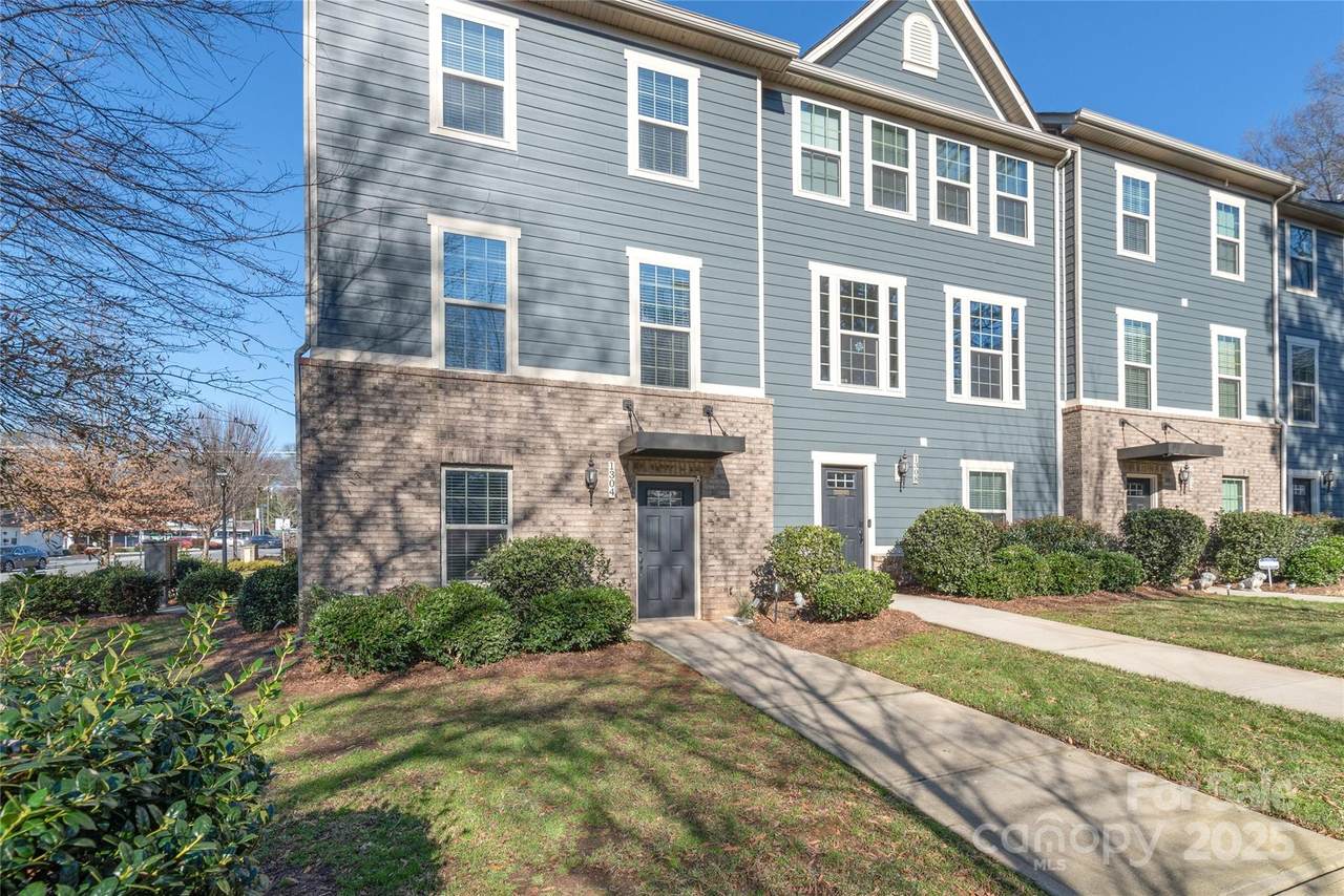 1304 Queen Lyon Court - Photo 1