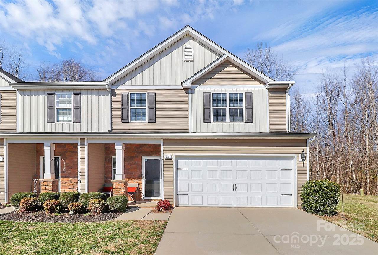 137 Woodbridge Circle - Photo 1