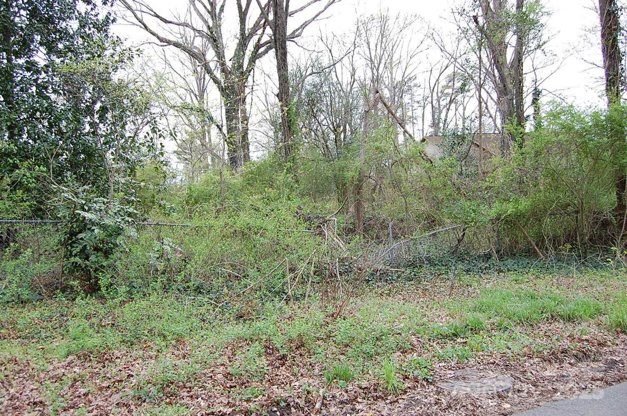 1002 Kingswood Drive - Photo 1