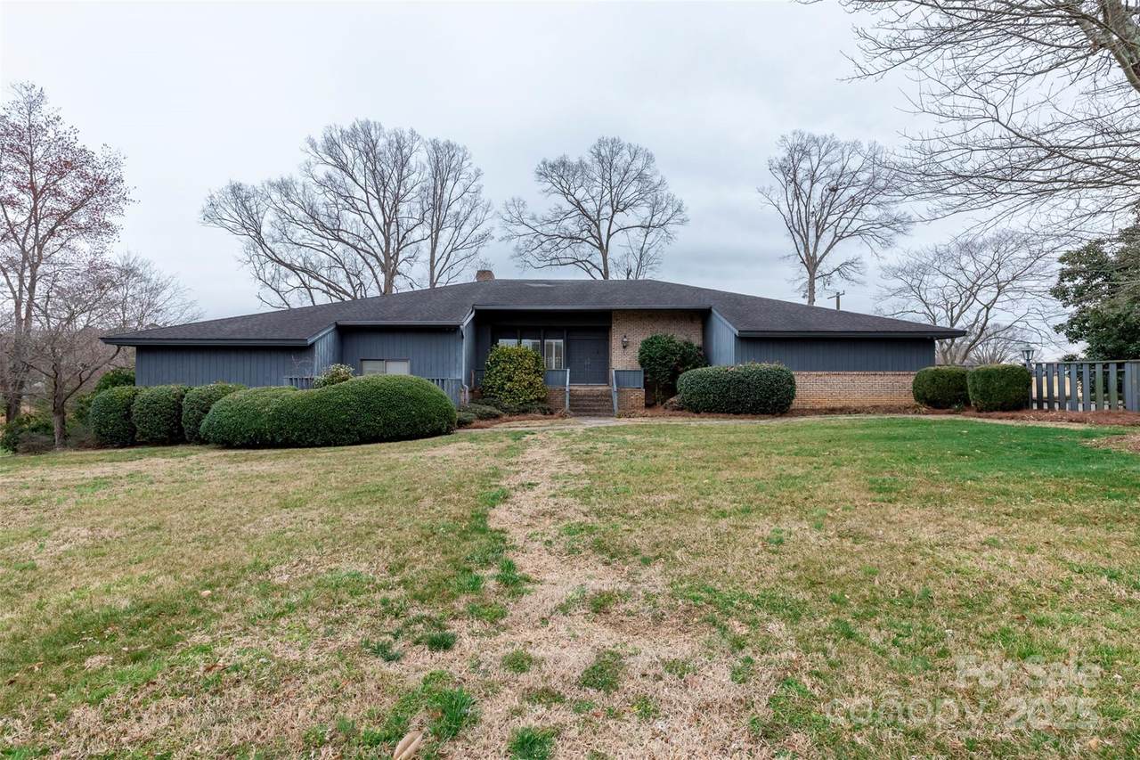 404 Downing Drive - Photo 1