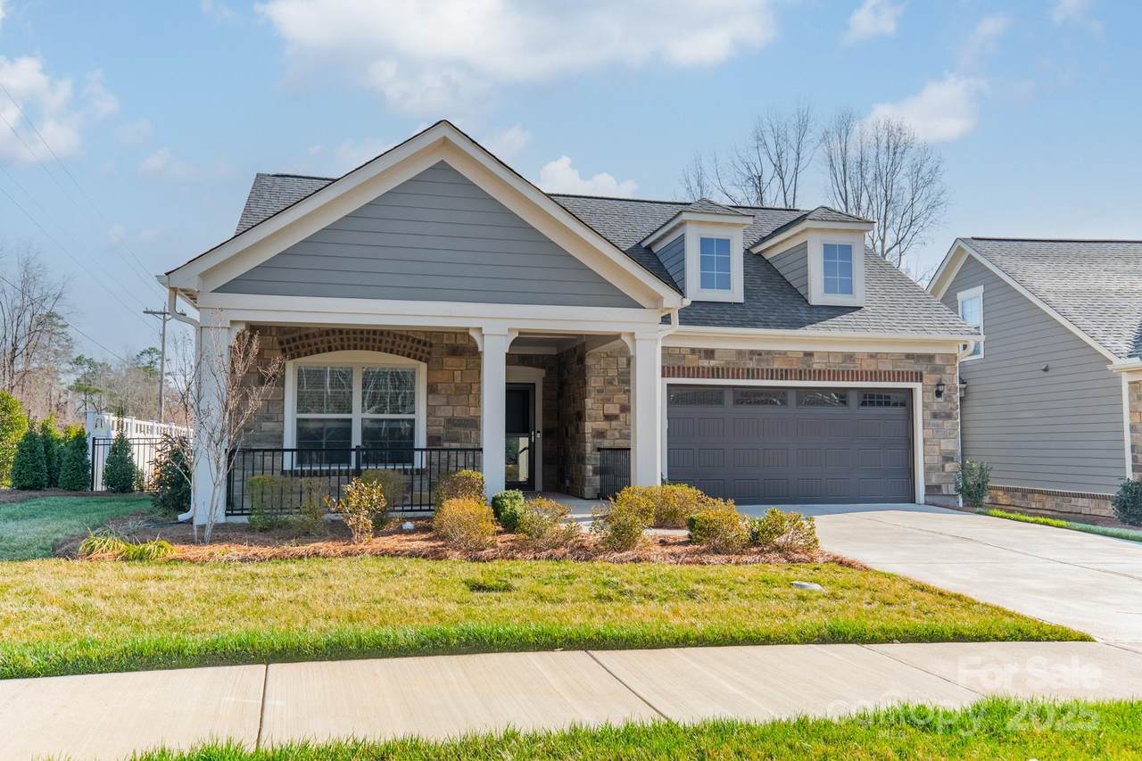 1005 Headwaters Court - Photo 1