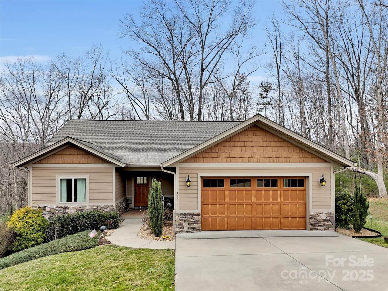 178 Sapphire Place - Photo 1