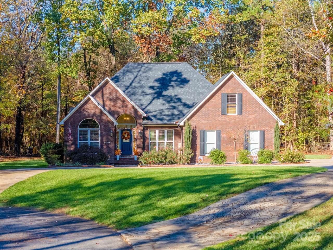 10032 Hunters Trace Drive - Photo 1
