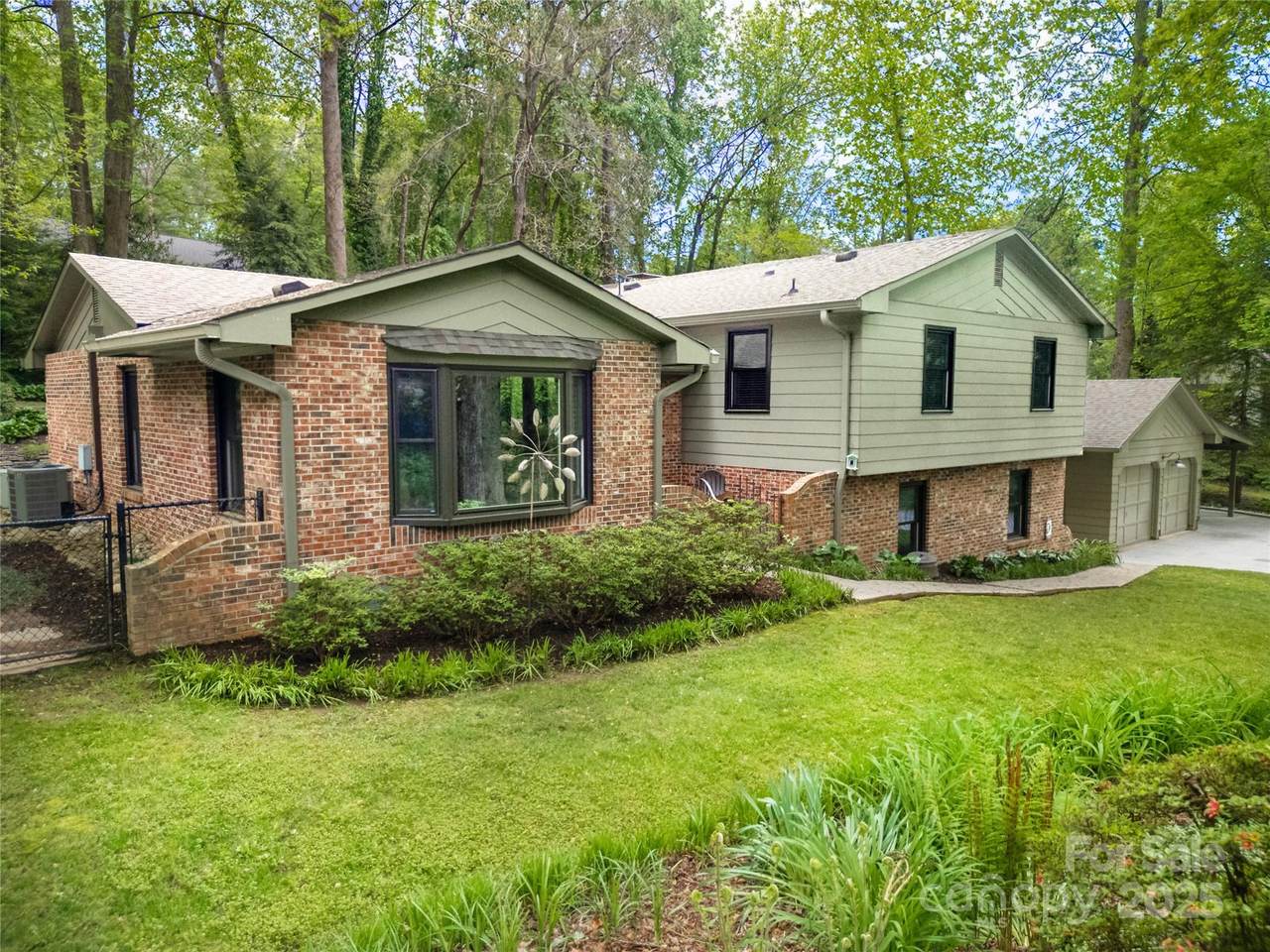 95 Ridgewood Place - Photo 1