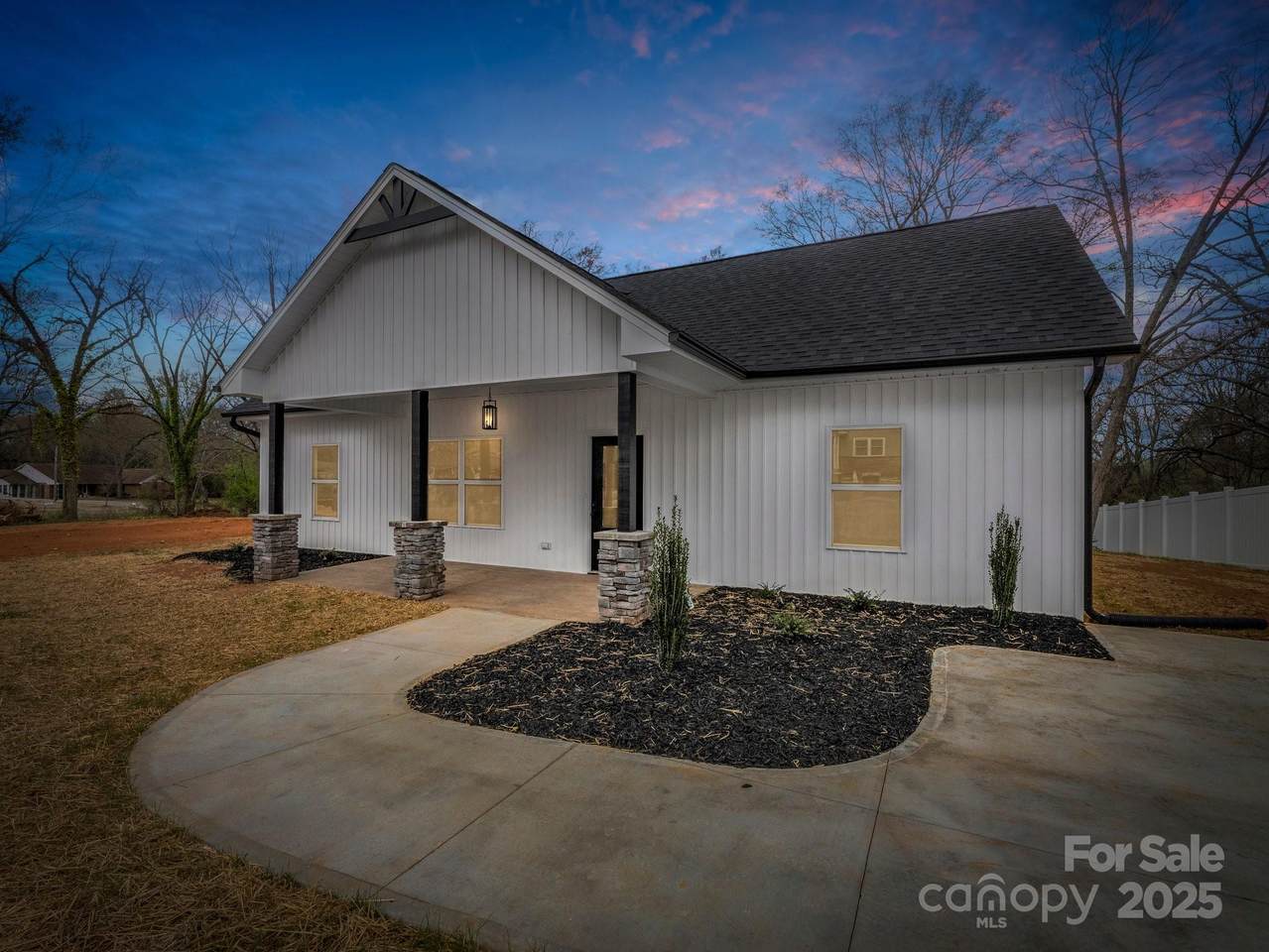 1313 Gidney Street - Photo 1