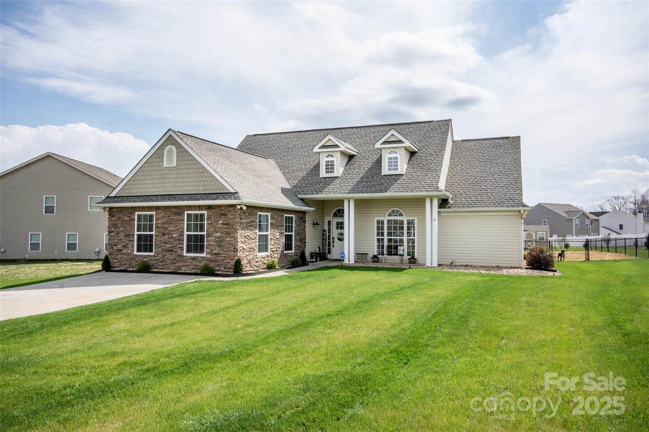 118 Heathrow Lane - Photo 1