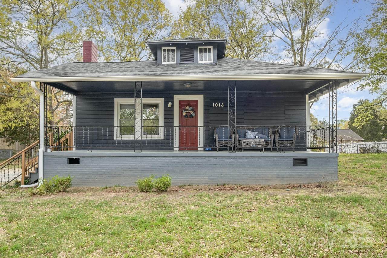 1013 East Drive - Photo 1