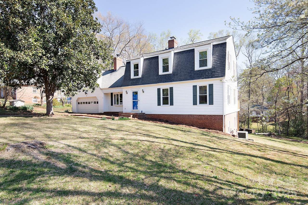 916 Rollingwood Drive - Photo 1