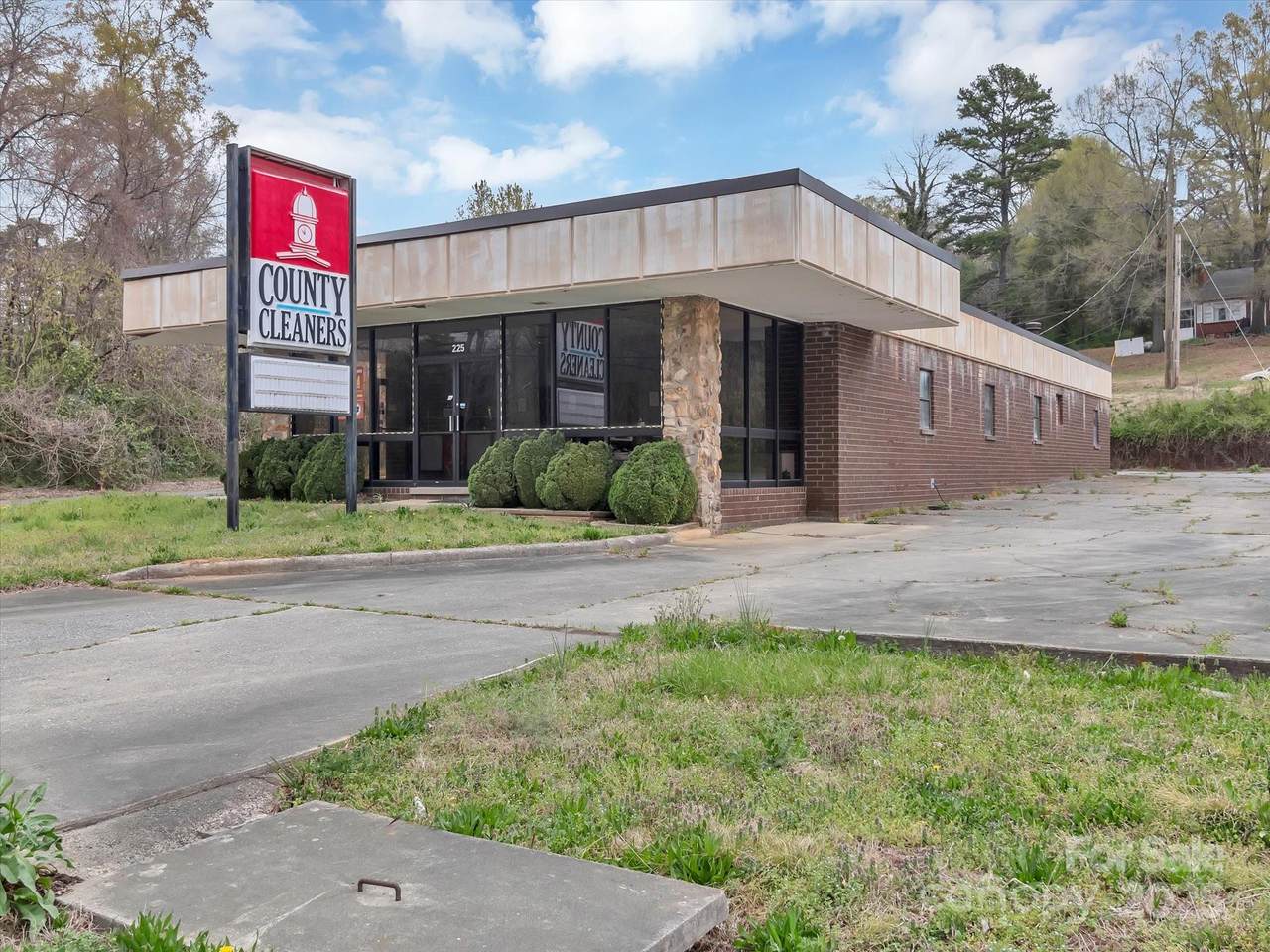 225 Branchview Drive - Photo 1