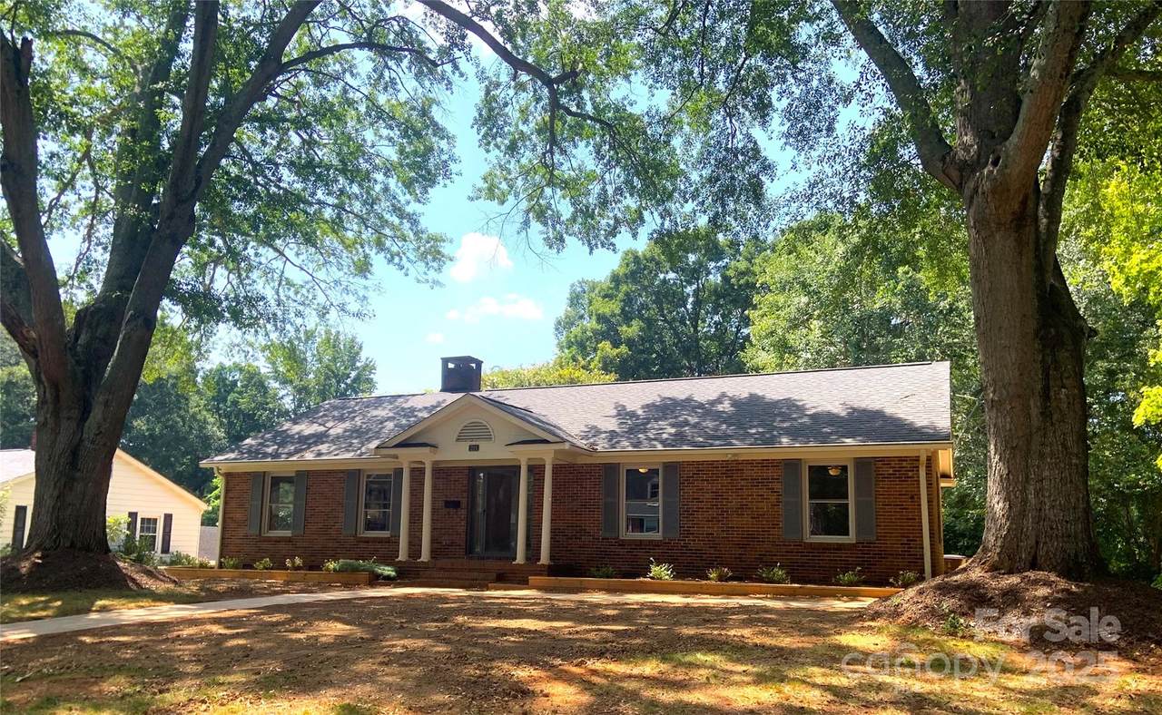 211 Worthington Street - Photo 1