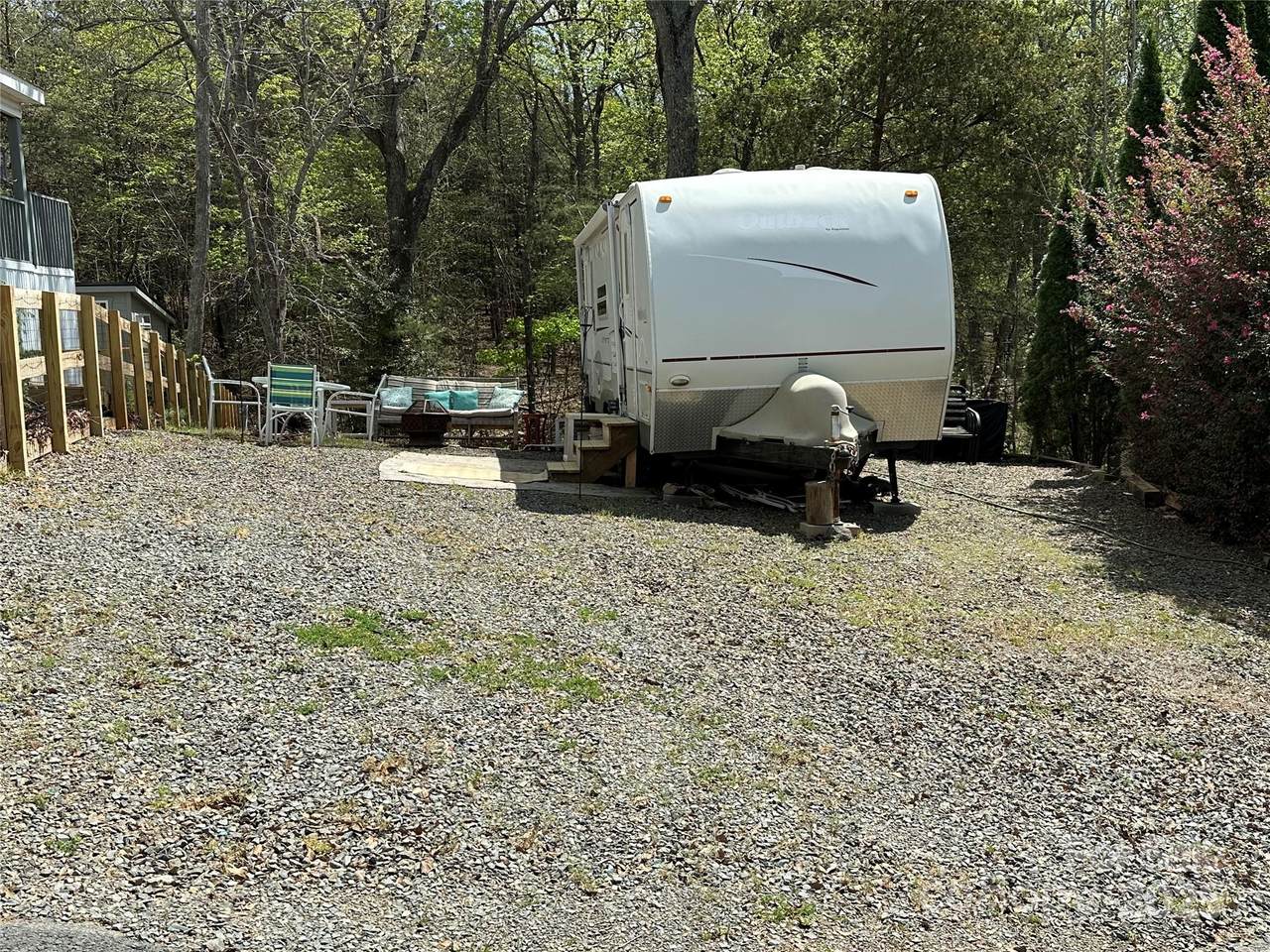 117 Deerfield Drive - Photo 1