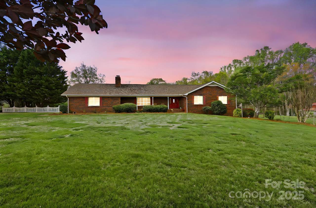 173 Chestnut Grove Road - Photo 1
