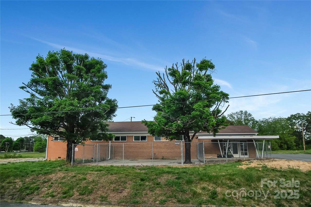 318 Laurel Avenue - Photo 1